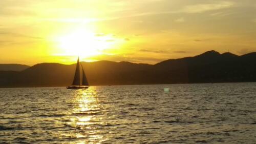 Barca a vela e tramonto - Associazione Arcipelaghi